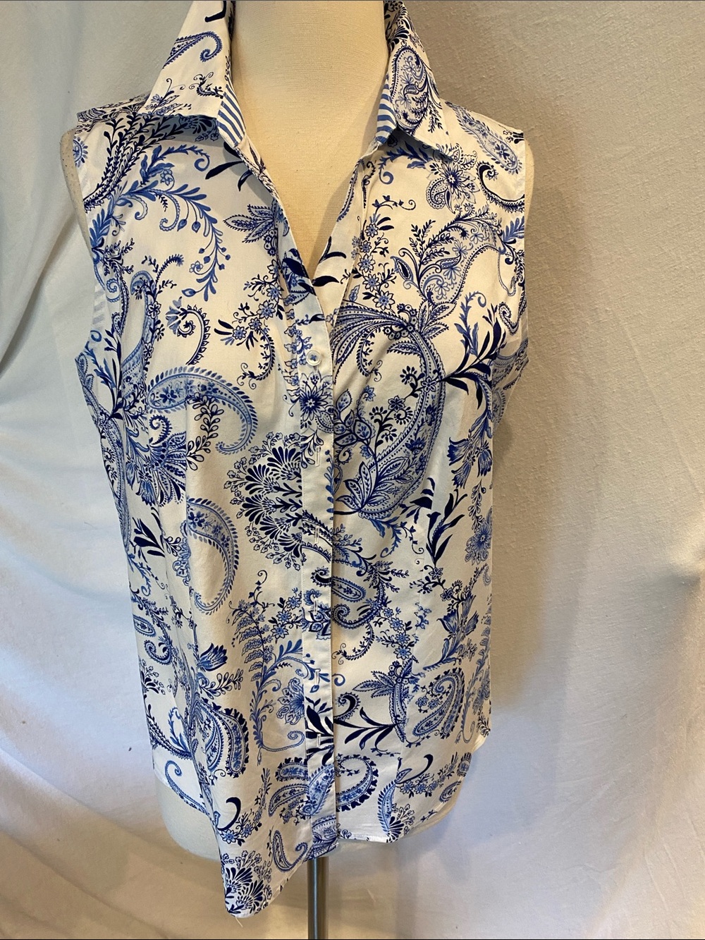 Talbots no iron sleeveless blouse,